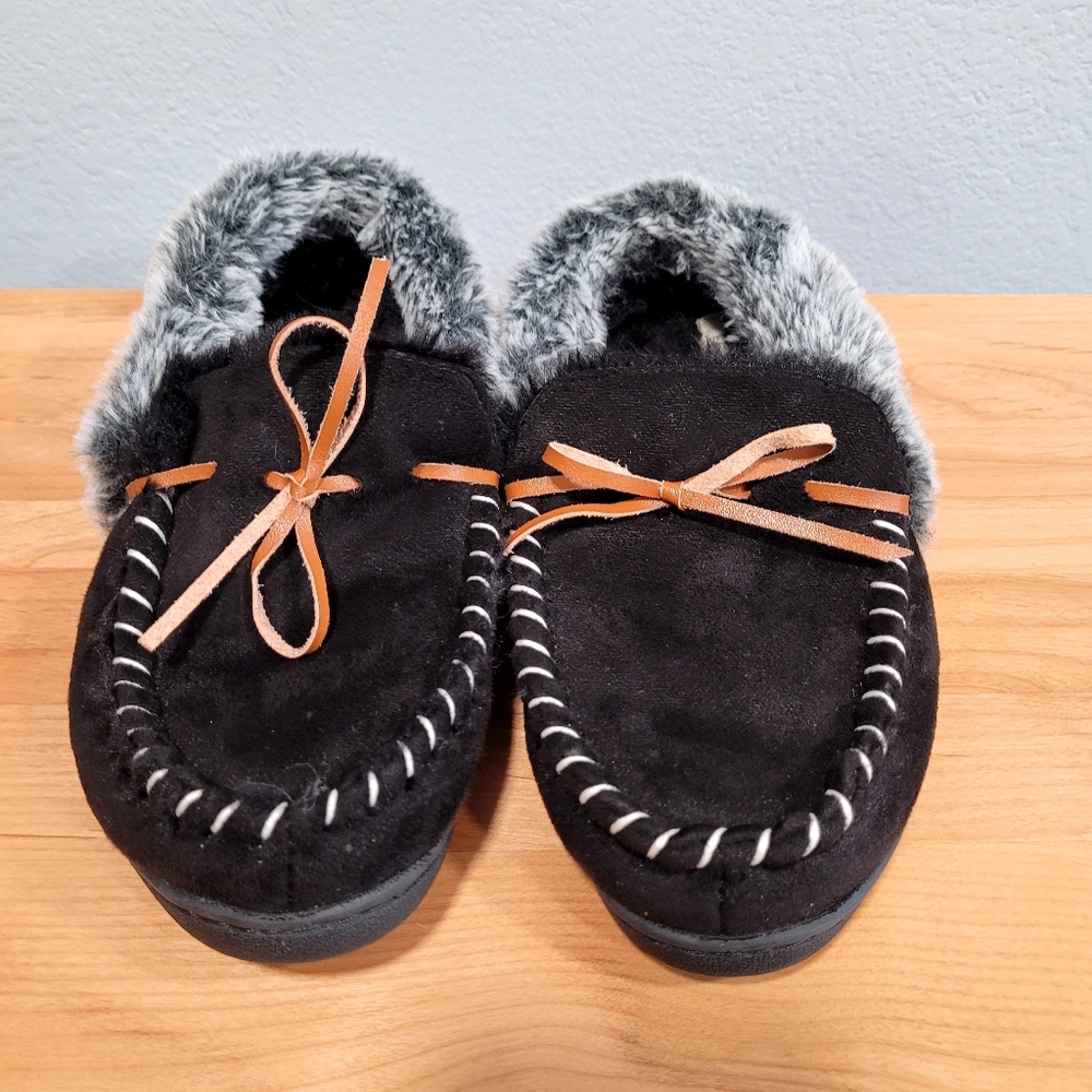 Saks Fifth Avenue Women's Ultra Plush Cozy Black Slippers Small-Med (6.5)-Read